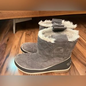 **Sorel** Gray Fur-Lined Waterproof Snow Boots